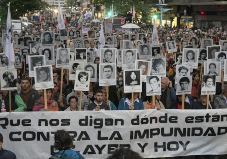 Ουρουγουάη: “Πορεία σιωπής” για τα θύματα της χούντας