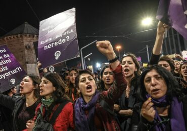 Γυναικεία οργή κατακλύζει τους δρόμους της Κωνσταντινούπολης