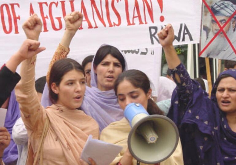 Η Επαναστατική Ενωση Αφγανών Γυναικών RAWA για την κατάληψη του Αφγανιστάν από τους Ταλιμπάν
