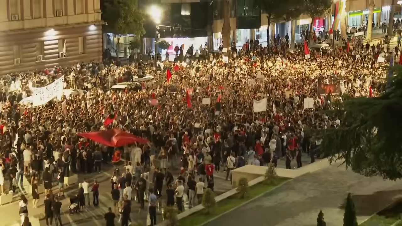 Αλβανία: Εξαπλώνονται οι διαδηλώσεις ενάντια στις ληστρικές “επενδυσεις”